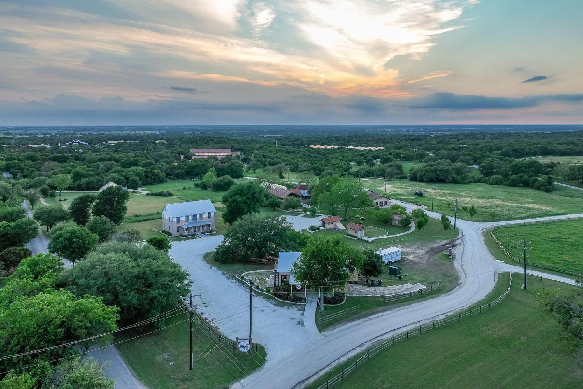 Container Home With Rooftop Views And Pickleball-Pecan Grove Bellmead Exterior foto